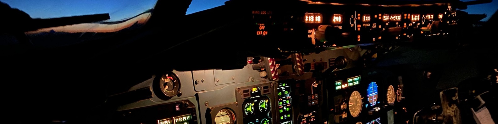 Airplane MD80 Cockpit Linkedin Background1584x396